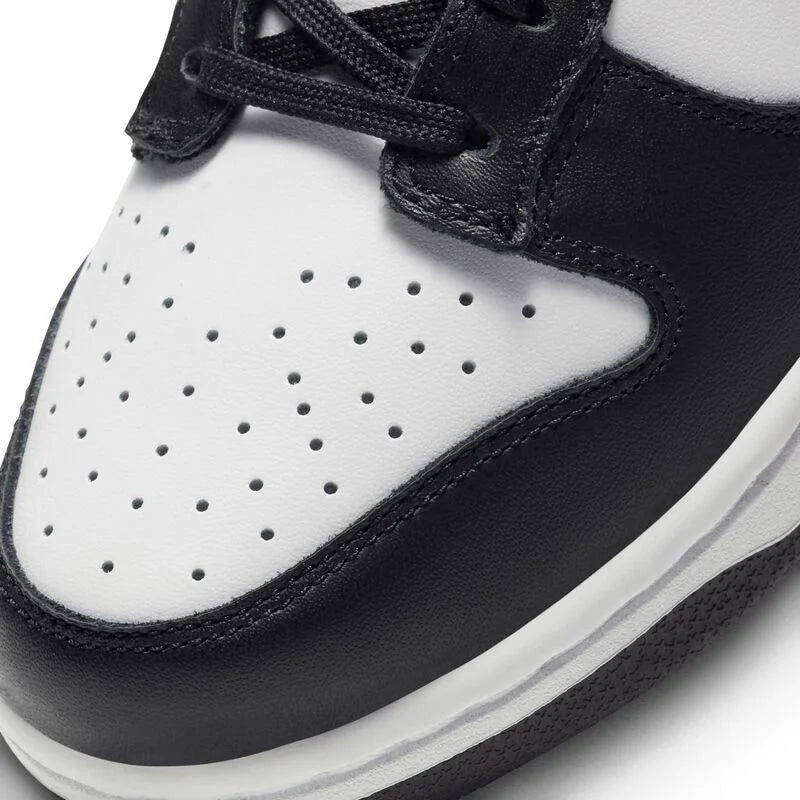 Nike Dunk Low "Panda"