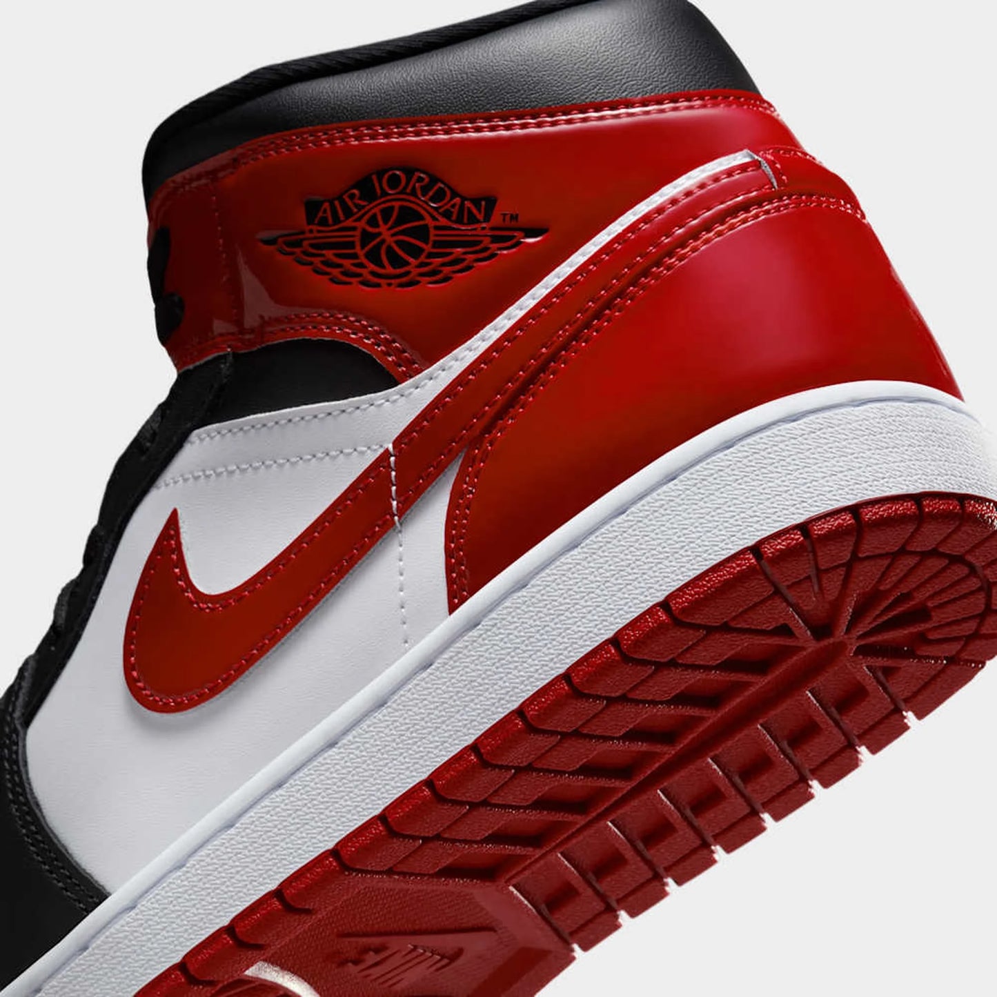 Jordan 1 Mid Bred Toe SE